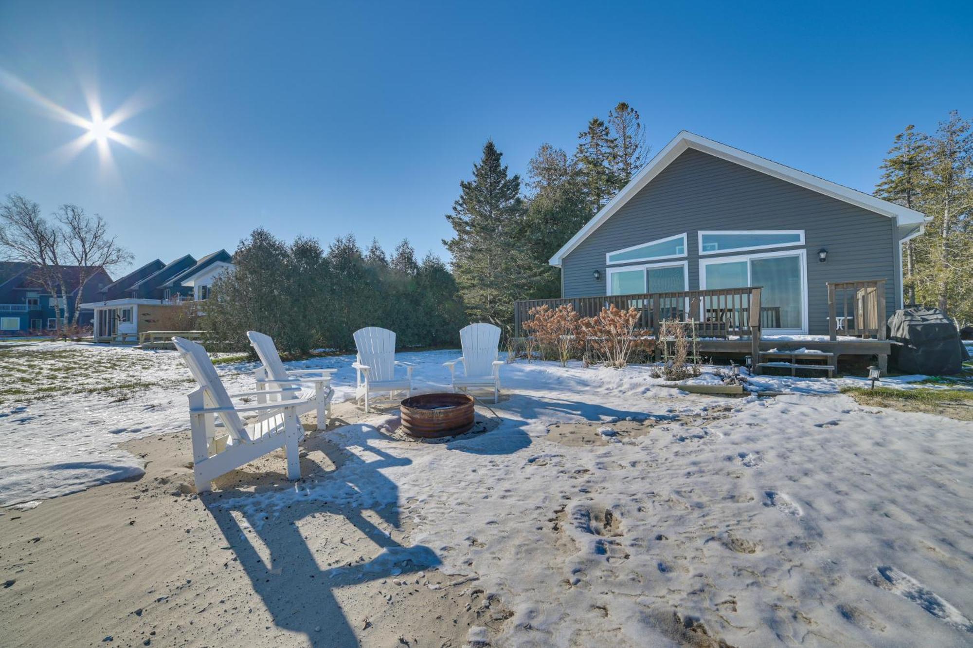 St Ignace Cottage With Deck And Beach On Lake Huron! Evergreen Shores Exterior foto