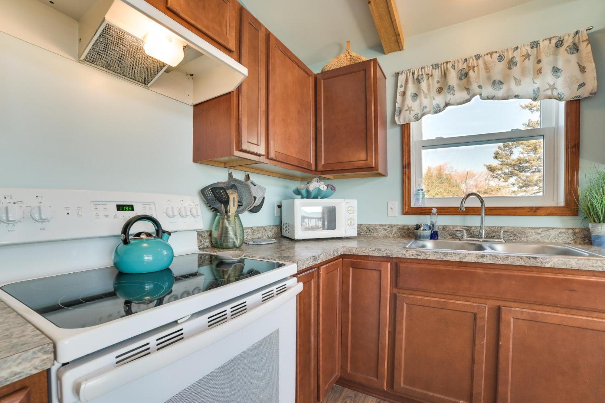 St Ignace Cottage With Deck And Beach On Lake Huron! Evergreen Shores Exterior foto