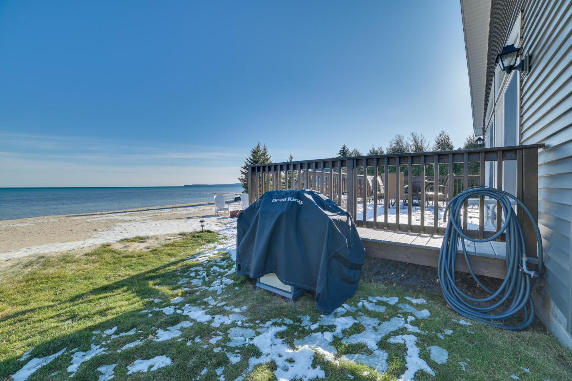 St Ignace Cottage With Deck And Beach On Lake Huron! Evergreen Shores Exterior foto