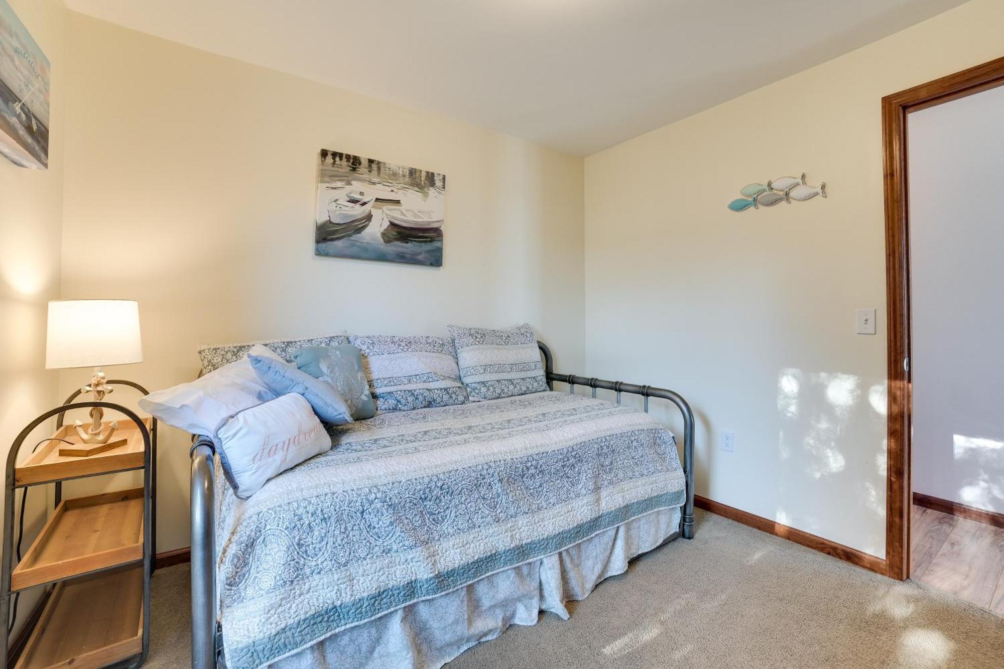 St Ignace Cottage With Deck And Beach On Lake Huron! Evergreen Shores Exterior foto